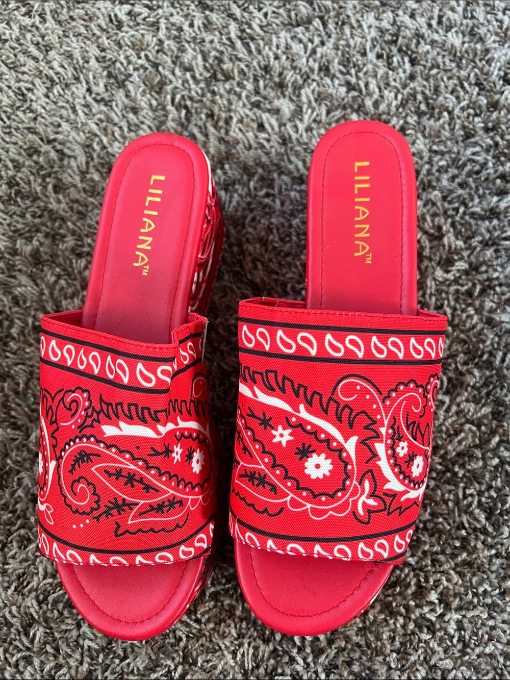 🆕 Red Paisley Platform Slide Sandals - Women - Picture 2 of 4